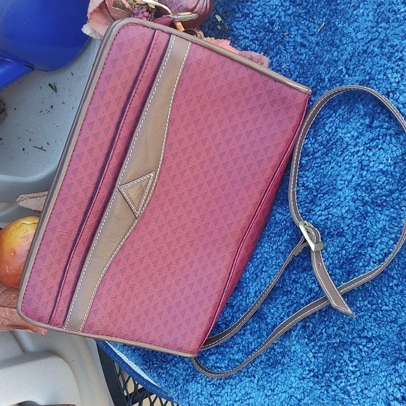 Liz Claiborne Pocket Book - Picture 2 of 11